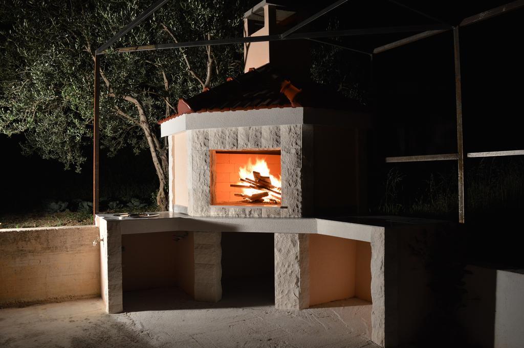 Villa Apartments Kordic Kastela Bagian luar foto