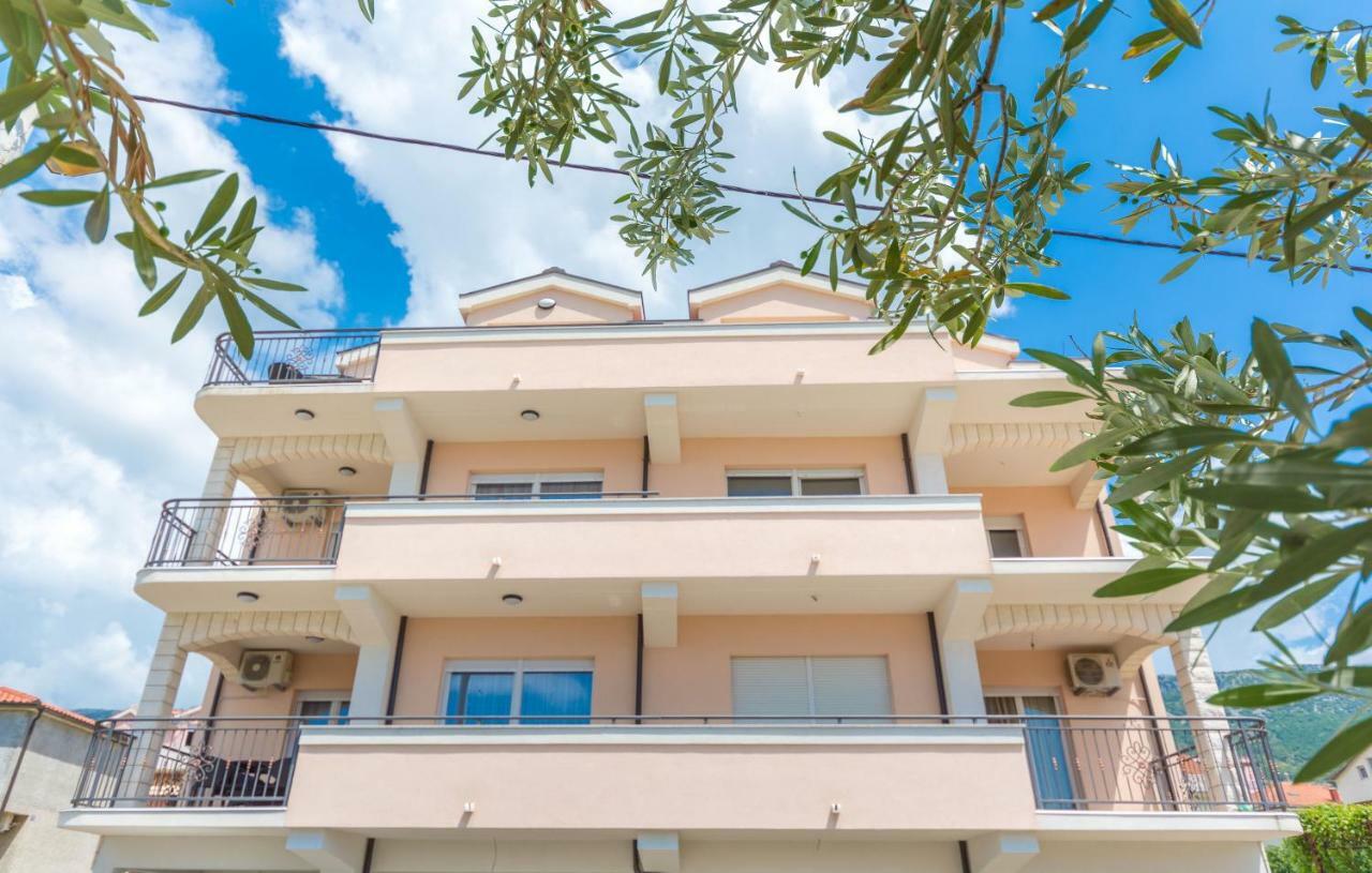Villa Apartments Kordic Kastela Bagian luar foto