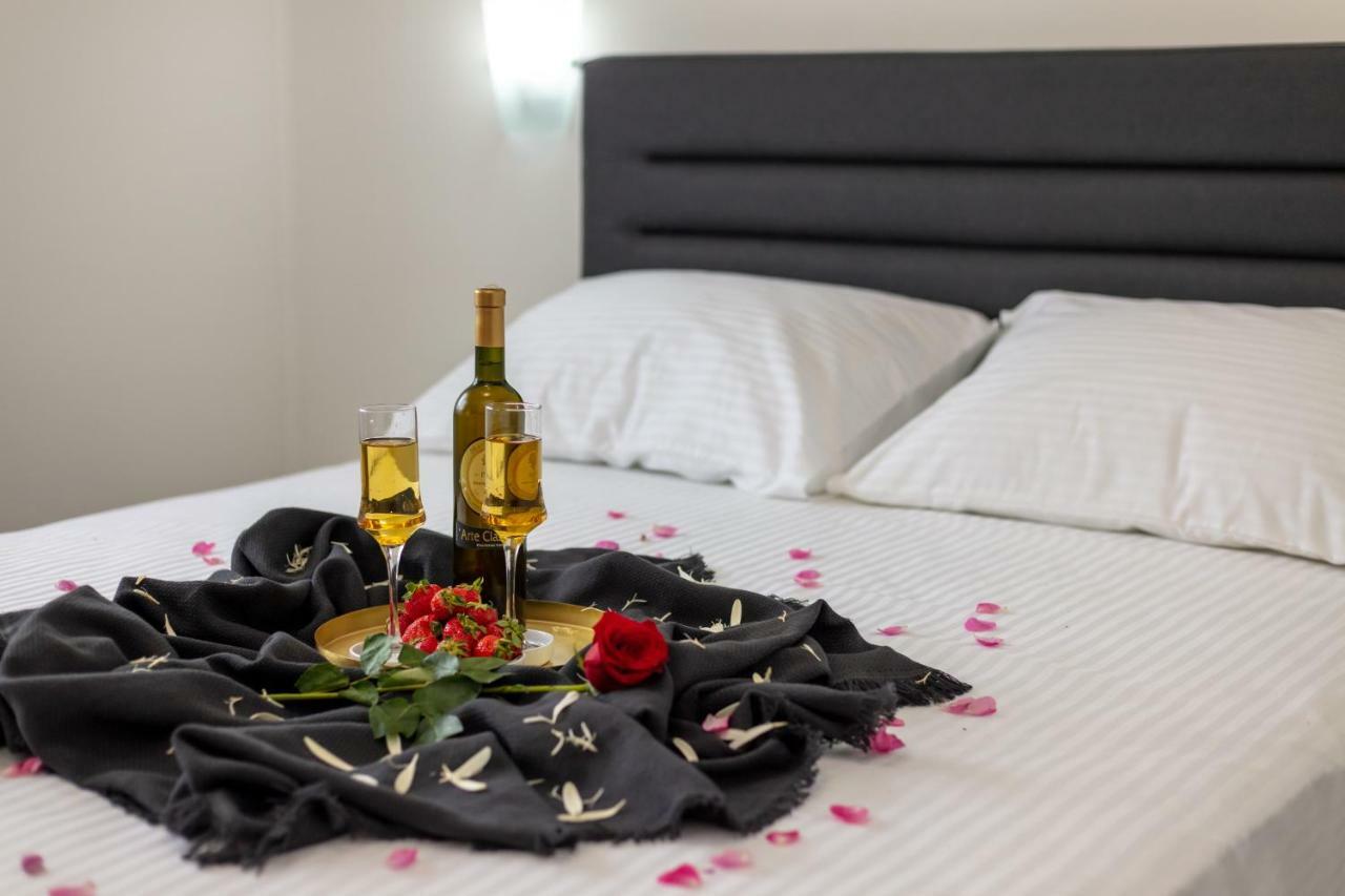 Villa Apartments Kordic Kastela Bagian luar foto