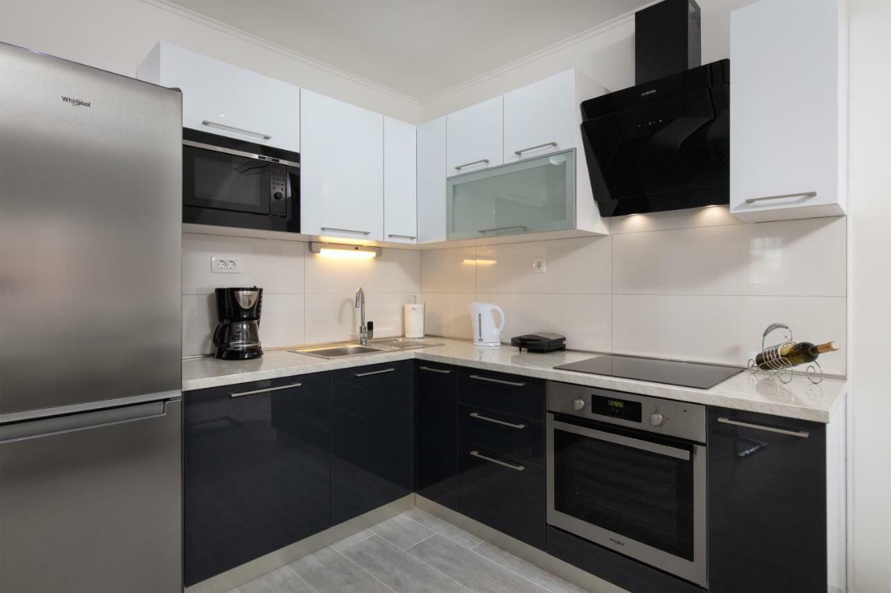 Villa Apartments Kordic Kastela Bagian luar foto