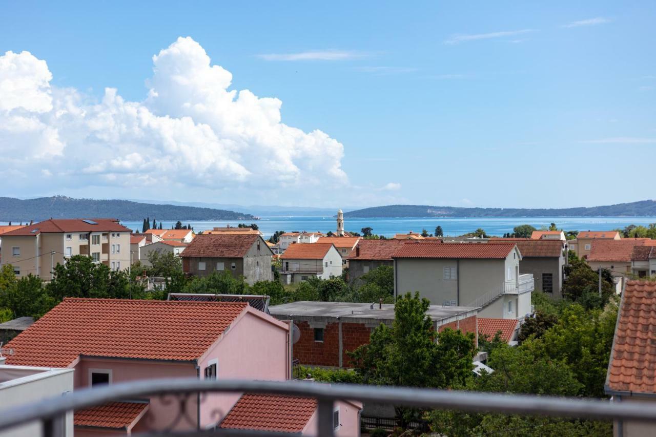Villa Apartments Kordic Kastela Bagian luar foto