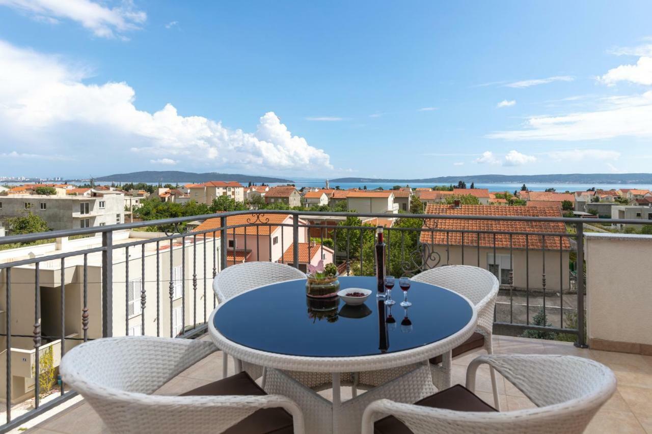 Villa Apartments Kordic Kastela Bagian luar foto