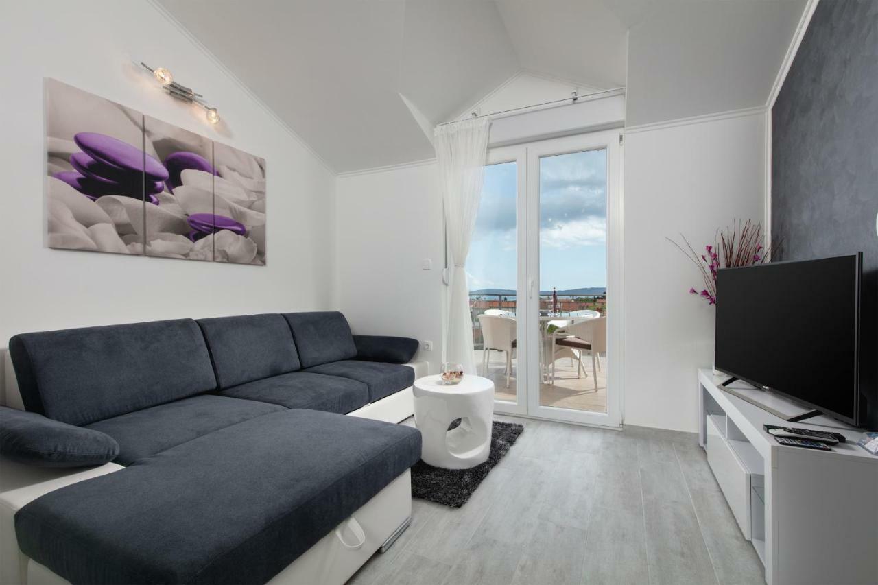 Villa Apartments Kordic Kastela Bagian luar foto