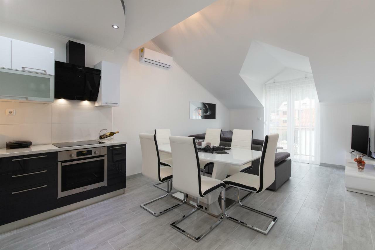 Villa Apartments Kordic Kastela Bagian luar foto