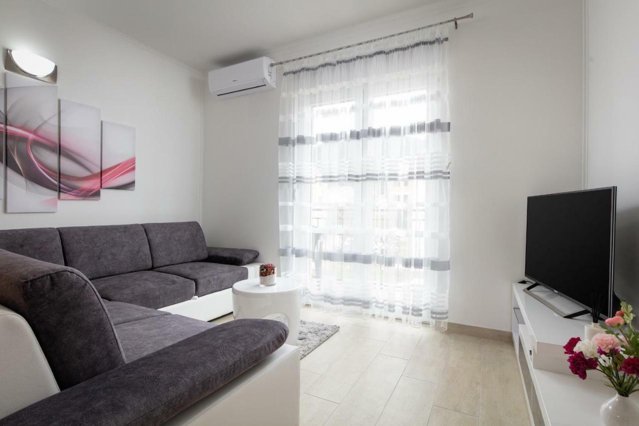 Villa Apartments Kordic Kastela Bagian luar foto