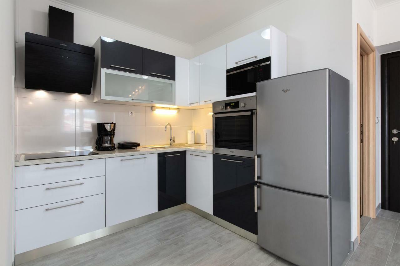 Villa Apartments Kordic Kastela Bagian luar foto