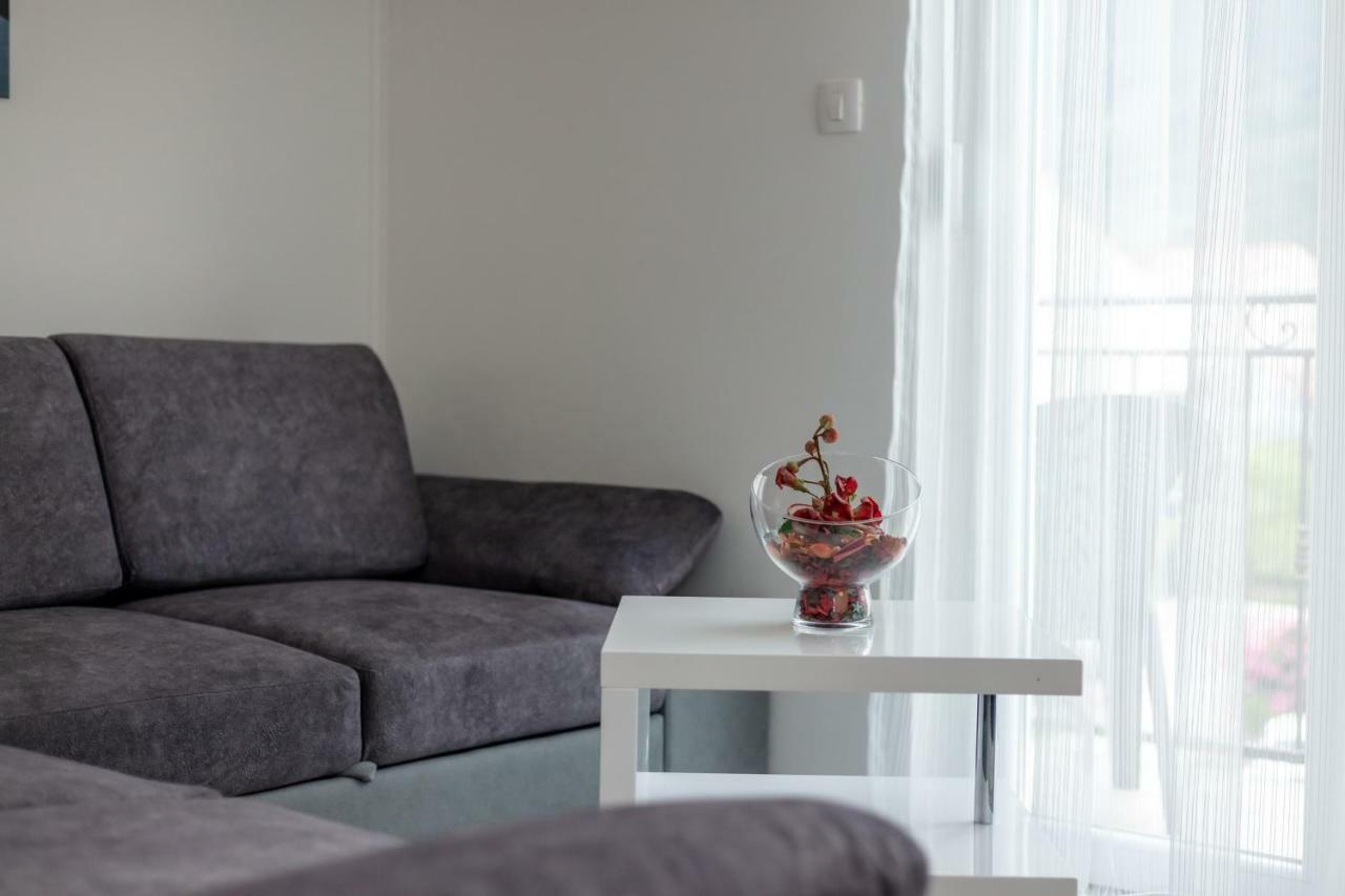 Villa Apartments Kordic Kastela Bagian luar foto