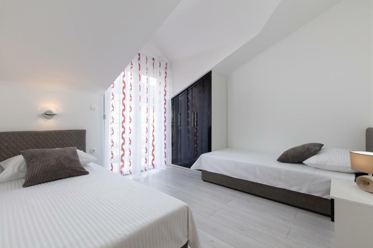 Villa Apartments Kordic Kastela Bagian luar foto