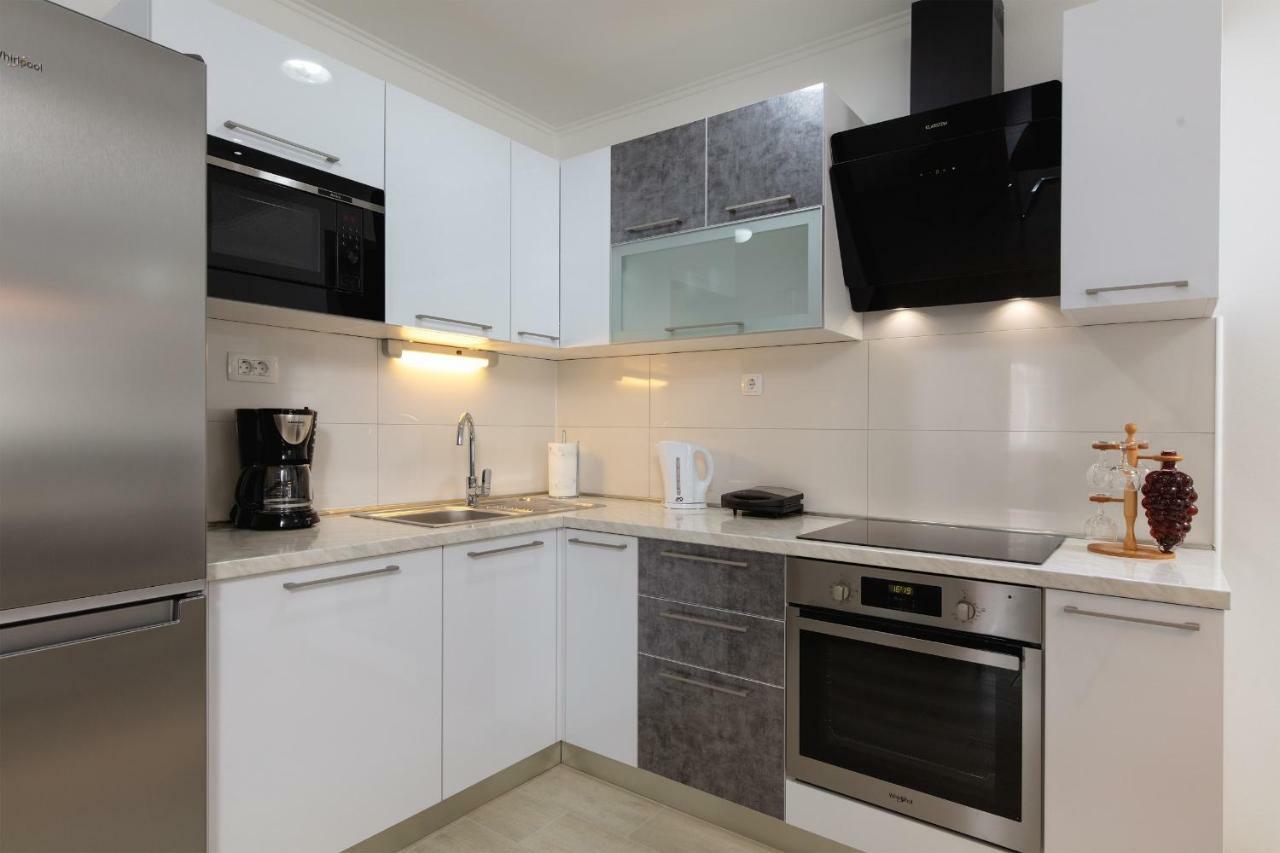 Villa Apartments Kordic Kastela Bagian luar foto