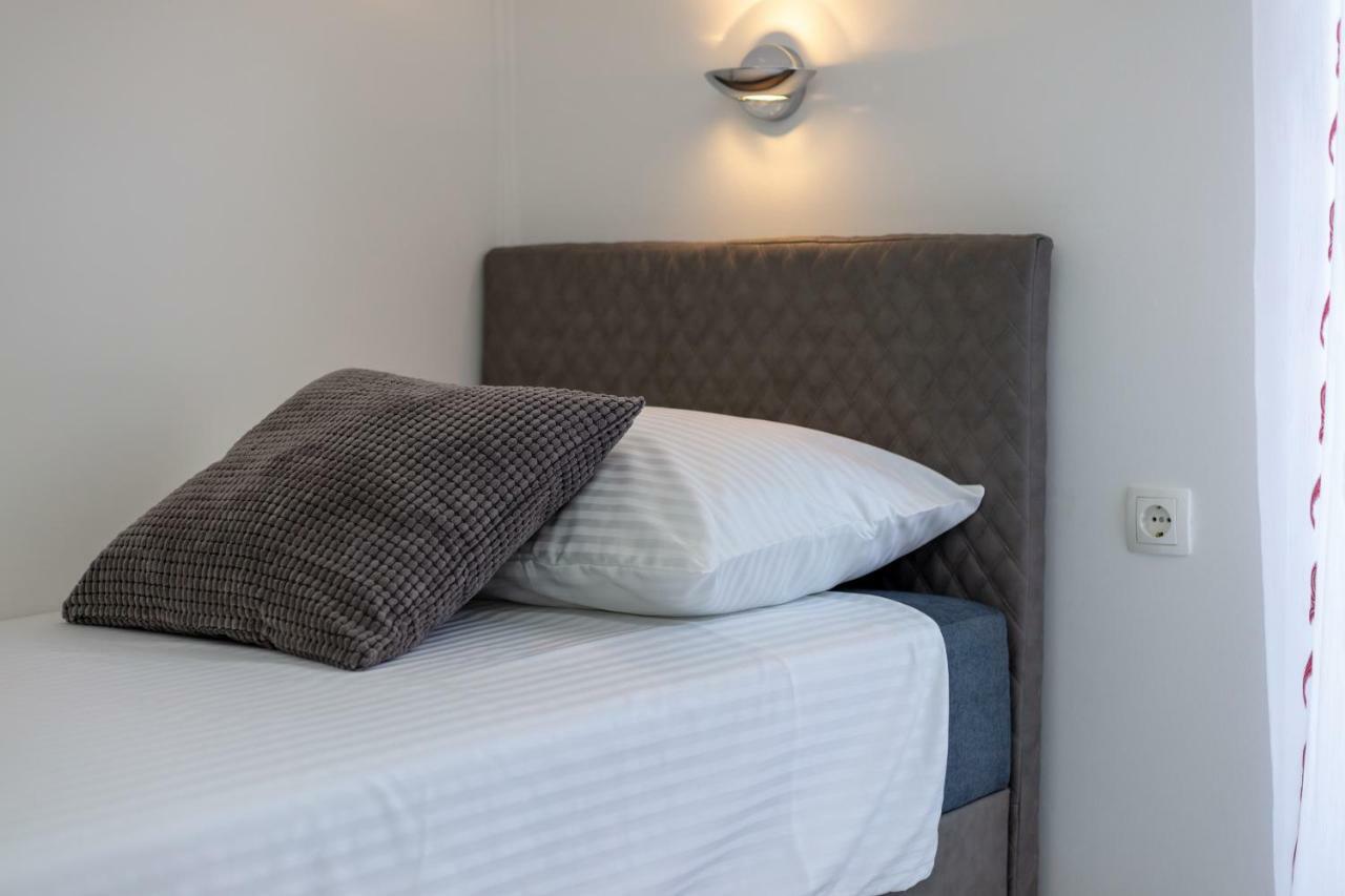 Villa Apartments Kordic Kastela Bagian luar foto