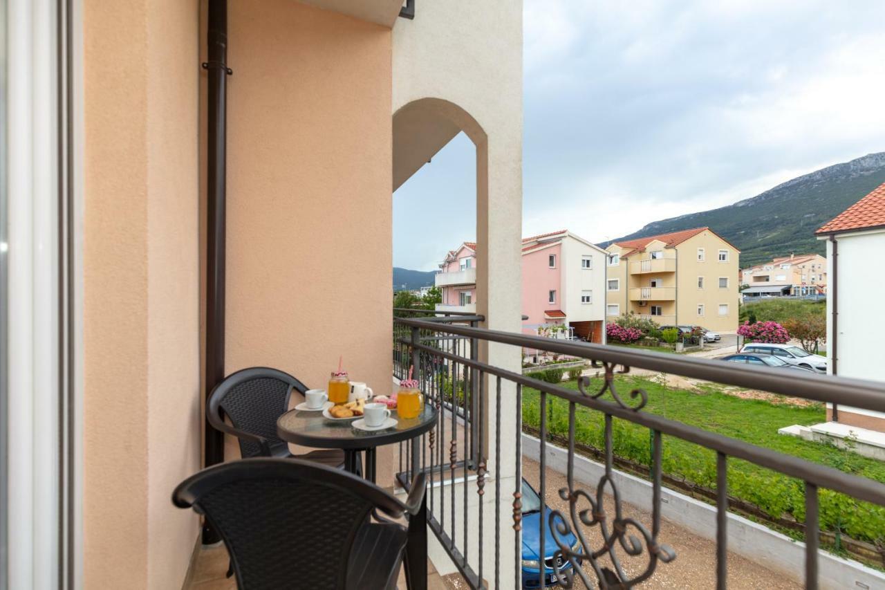 Villa Apartments Kordic Kastela Bagian luar foto