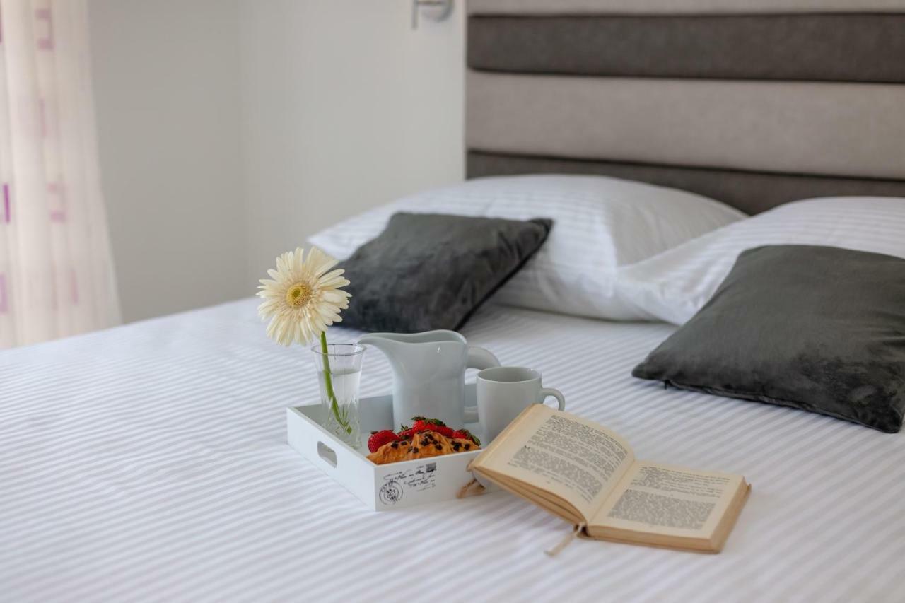 Villa Apartments Kordic Kastela Bagian luar foto