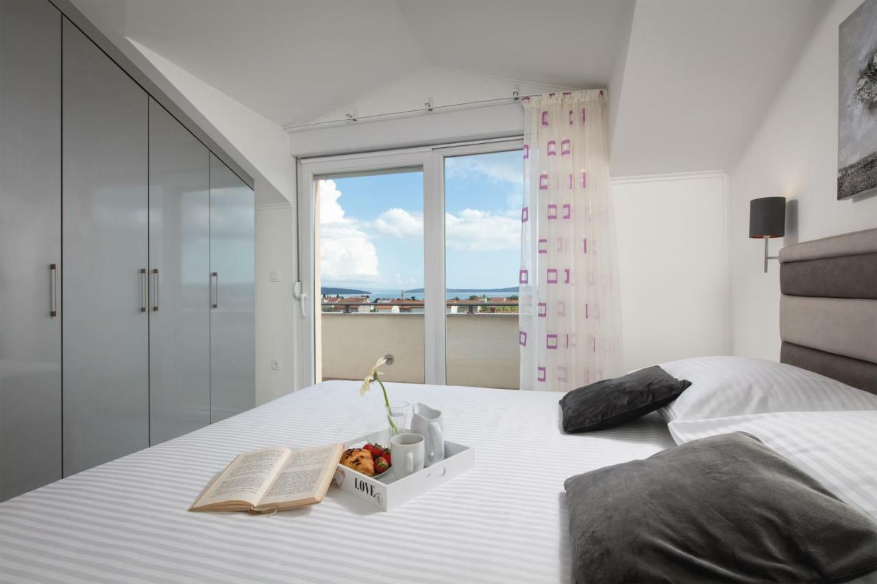 Villa Apartments Kordic Kastela Bagian luar foto