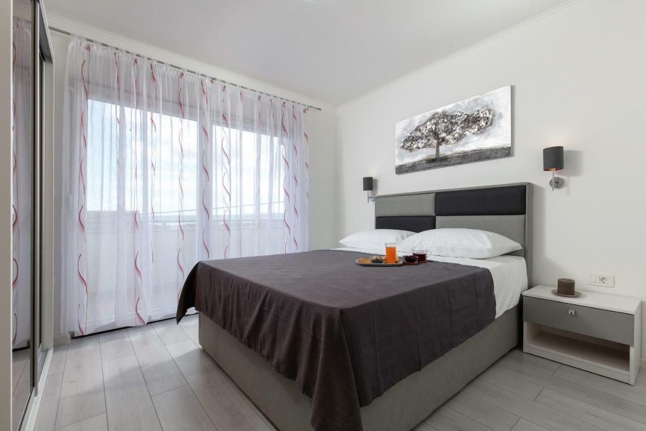 Villa Apartments Kordic Kastela Bagian luar foto