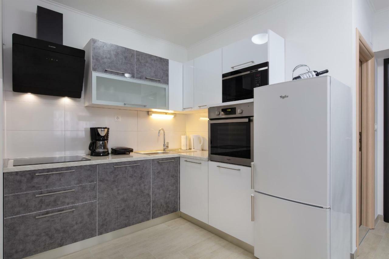 Villa Apartments Kordic Kastela Bagian luar foto