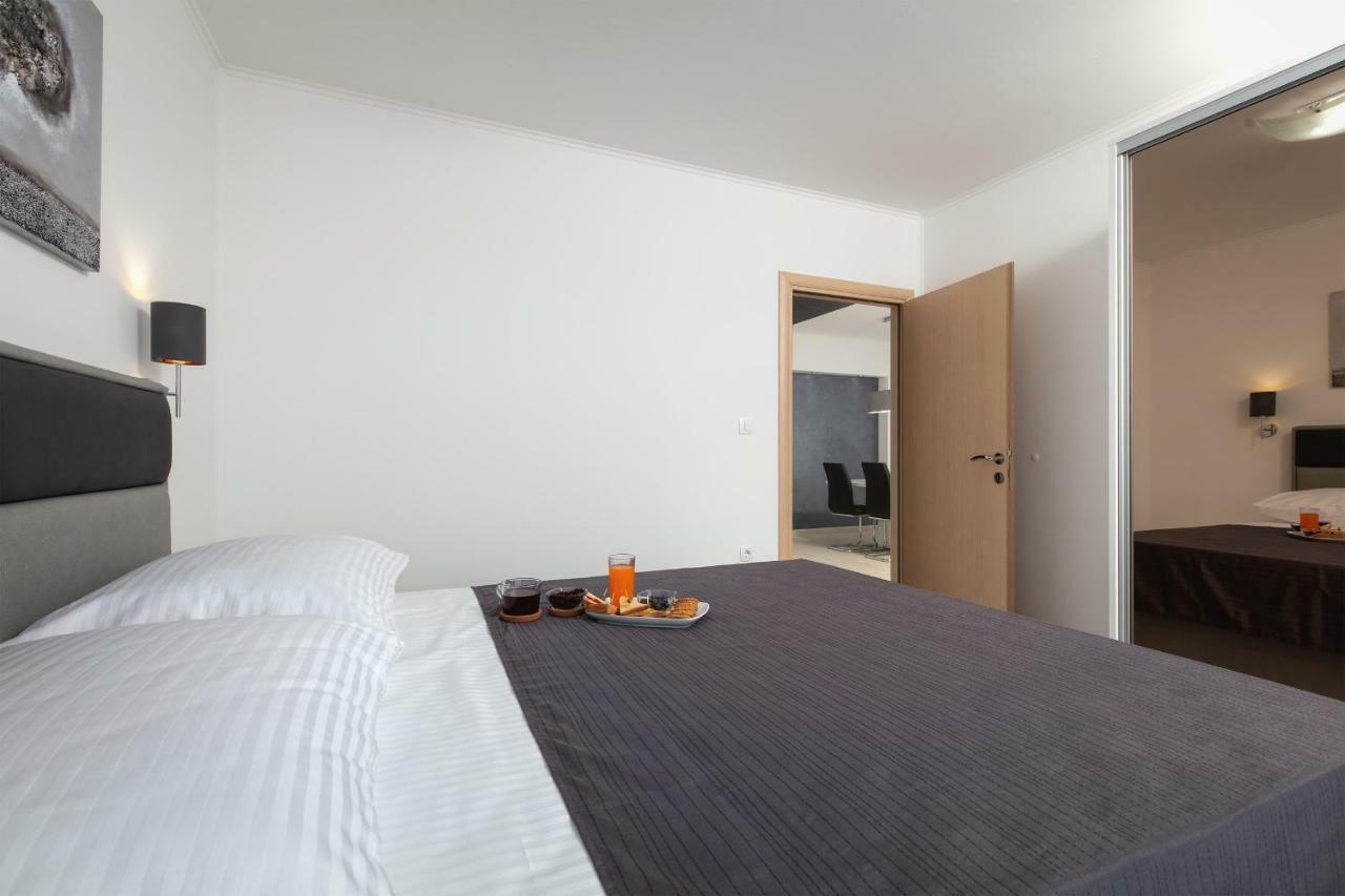Villa Apartments Kordic Kastela Bagian luar foto